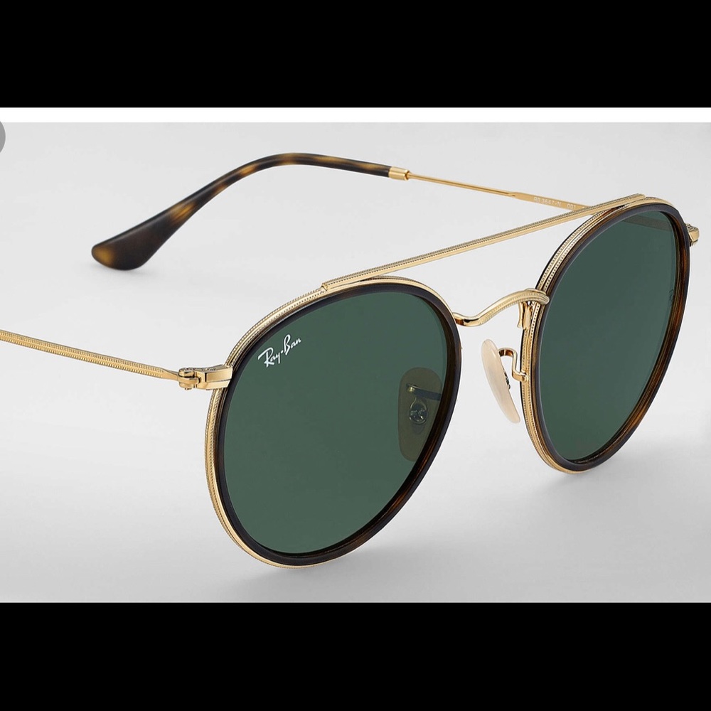 Ray Ban Sunglasses. No noticeable scratches.